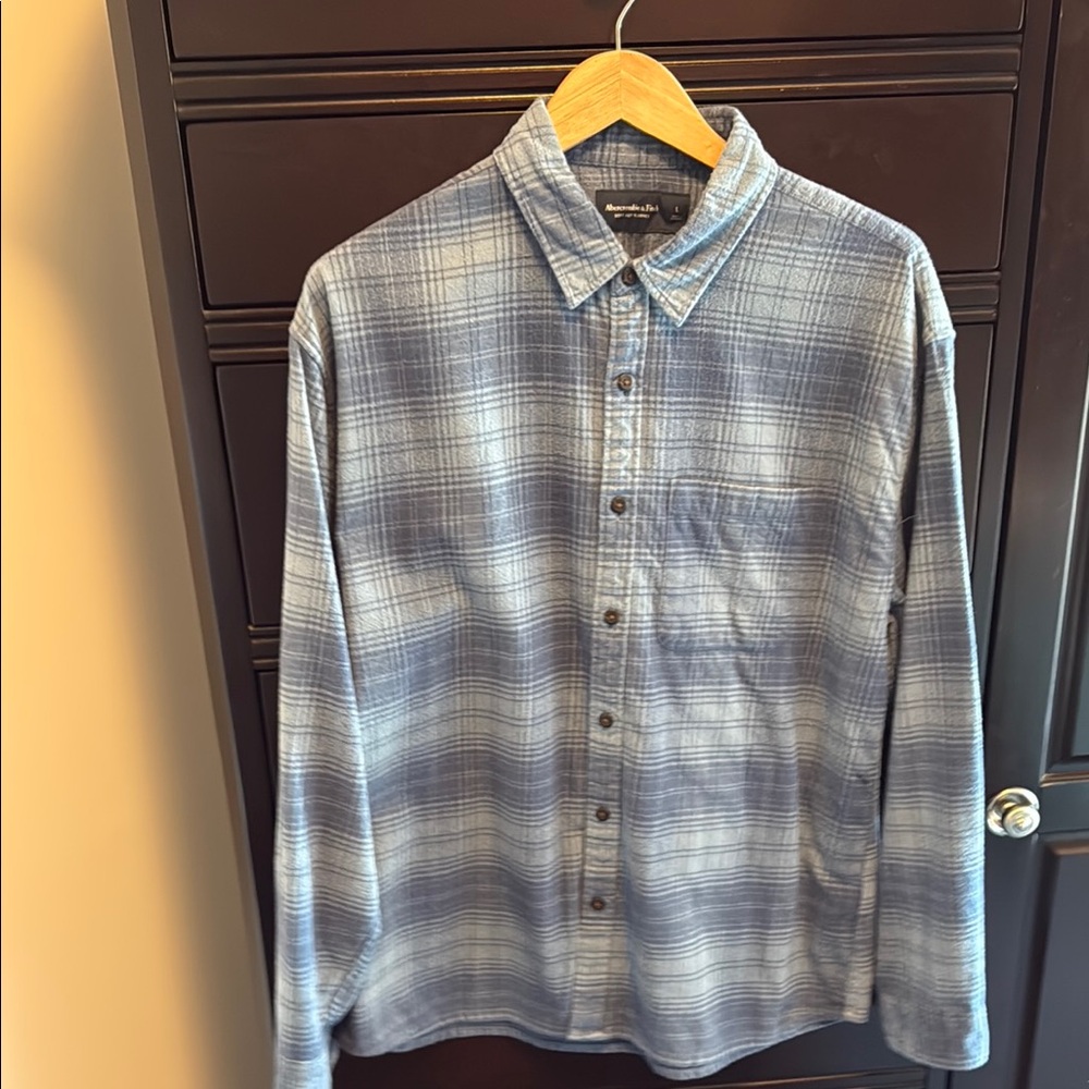 Abercrombie & Fitch Blue Casual Button Down Shirt